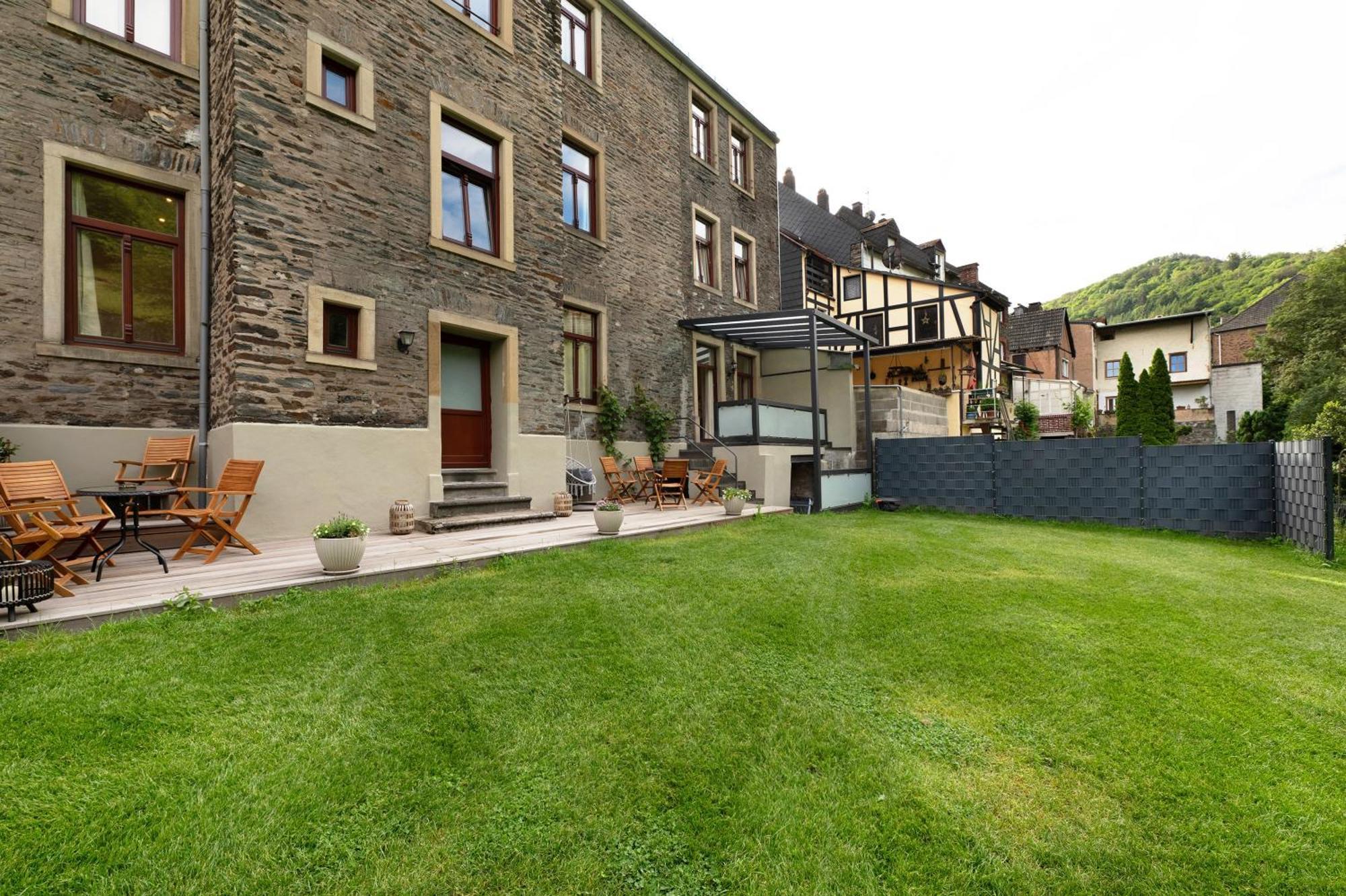 Alte Stadtvilla Am Weinberg 1 ทราเบิน-ทราร์บาค ภายนอก รูปภาพ
